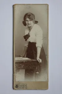 Woman, visit format, Carte de Visite