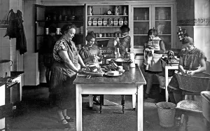 Women and girls working in the kitchen