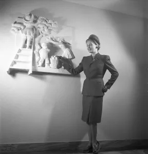Women's fashion in the 1940s