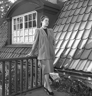Women's fashion in the 1940s