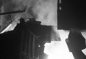 The work of the steelworkers, like here on 31 August 1971 at the Mannesmann-Huettenwerke in Duisburg