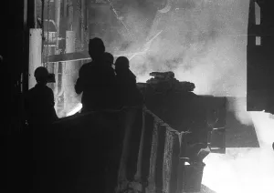 The work of the steelworkers, like here on 31 August 1971 at the Mannesmann-Huettenwerke in Duisburg
