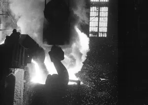 The work of the steelworkers, like here on 31 August 1971 at the Mannesmann-Huettenwerke in Duisburg
