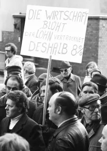 Workers of the Duesseldorf metal industry demonstrated on 11