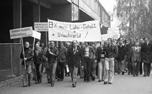 Workers and employees of Hoesch AG Westfalenhuette demonstrated in the collective bargaining dispute on 6 November 1975