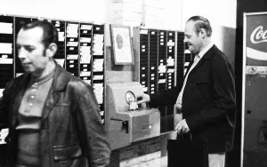 Workers and employees at the time clock of the Pohlschroeder company in Dortmund