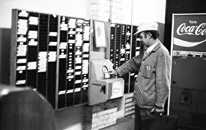 Workers and employees at the time clock of the Pohlschroeder company in Dortmund