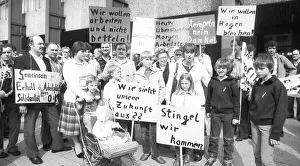 Workers of the Orenstein & paddock company came together with family members