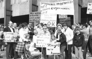 Workers of the Orenstein & paddock company came together with family members