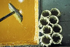 Category Historic EN Prints: Workers putting jaggery in moulds