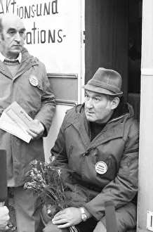 Workers and their works council reacted to the management's intention to stop work at Enka AG in Kassel in 1982