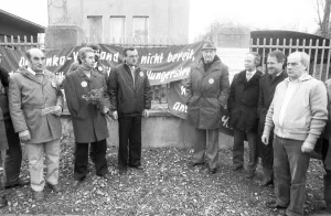 Workers and their works council reacted to the management's intention to stop work at Enka AG in Kassel in 1982