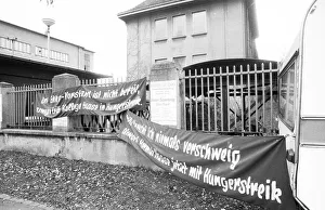 Workers and their works council reacted to the management's intention to stop work at Enka AG in Kassel in 1982
