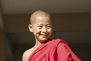 Young Buddhist monk, Mahagandayon Monastery