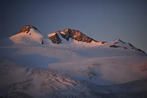 Zuckerhuetl mountain and Sulzenauferner glacier at sunrise