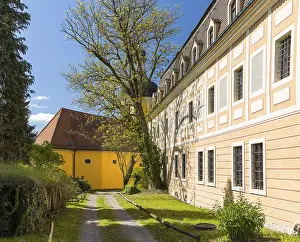 Zuschendorf country castle and church
