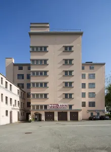 Zwickauer StraBe, built in 1928 by the architects Luderer and Schroder<br> Zwickauer Stra?e